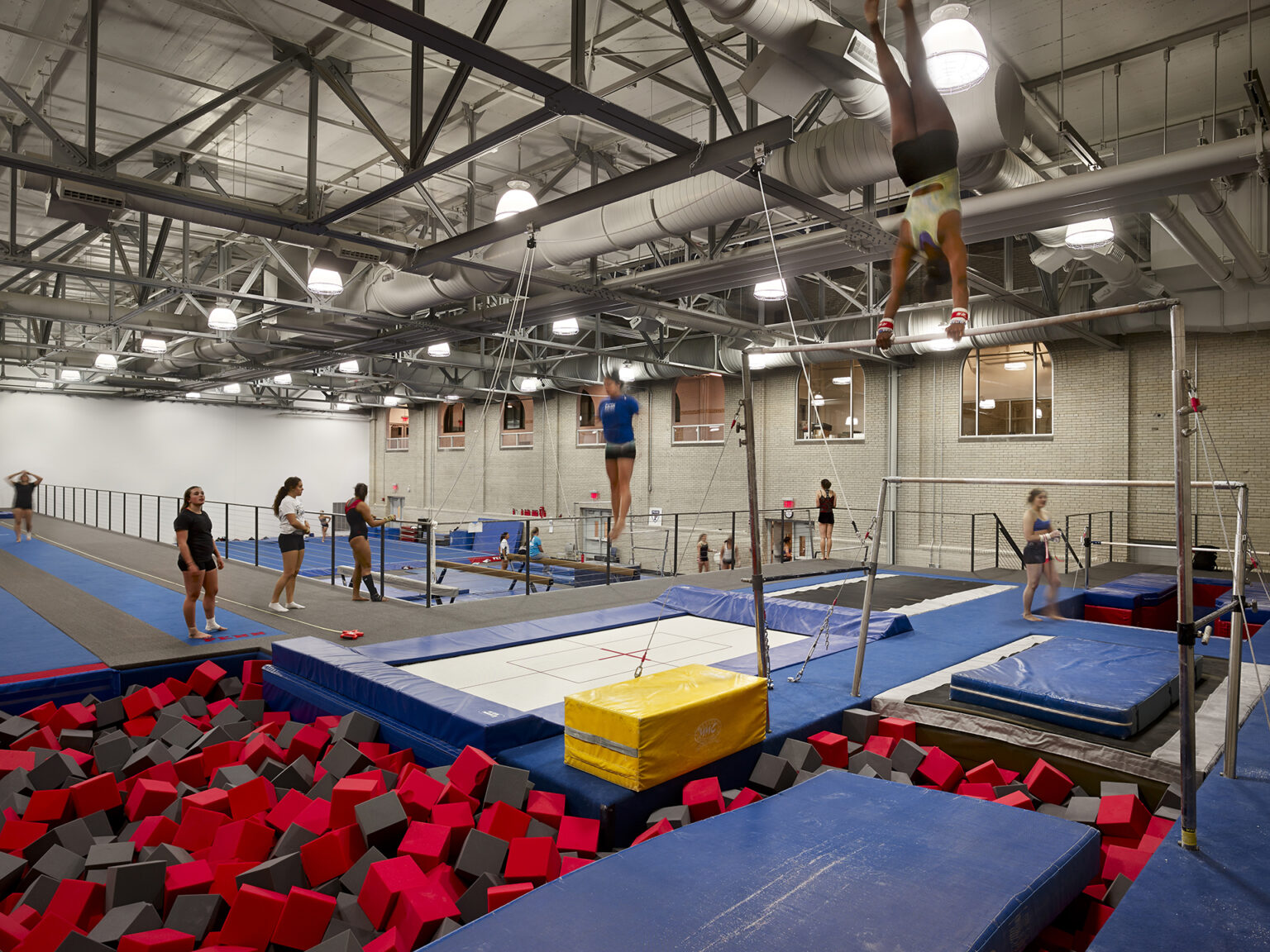 Tse Ping Cheng Cheung Ling Sports Center – Crawford